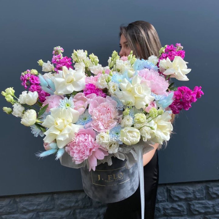 Дизайнерский цилиндр "Пионы гарден" в Нижнем Тагиле