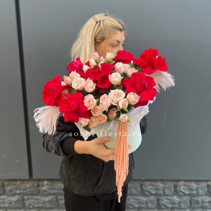 Бокс с нежными розами  в Нижнем Тагиле