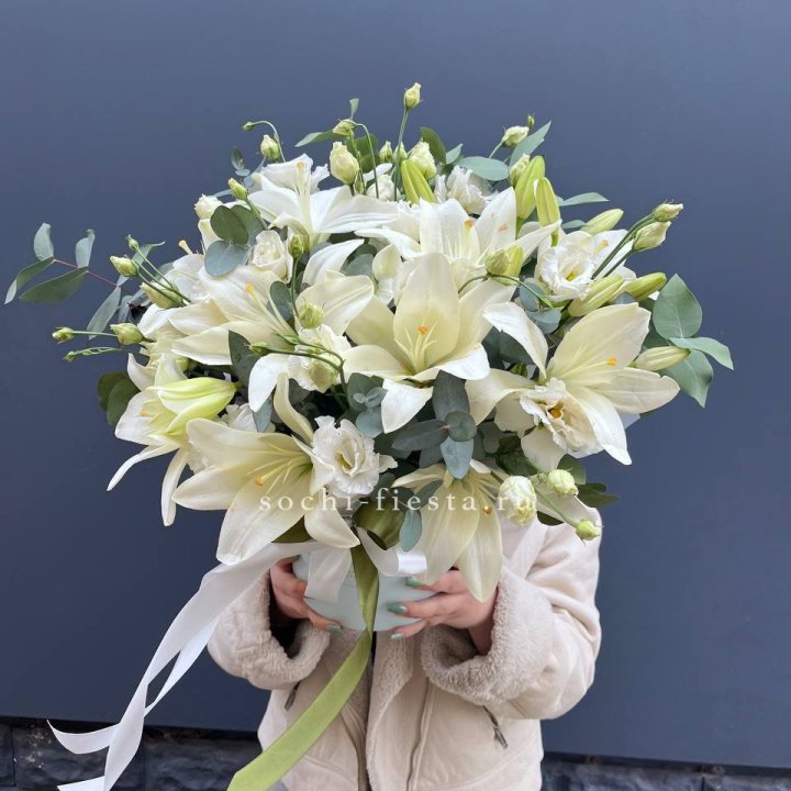 Бокс лилий и эустомы в Нижнем Тагиле