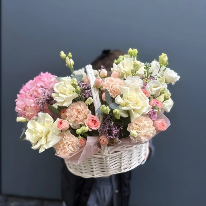 Цветочная корзина "Софтнес" в Нижнем Тагиле