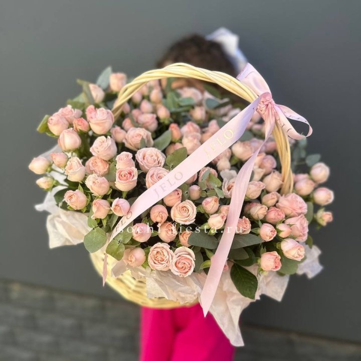 Корзина кустовых пионовидных роз в Нижнем Тагиле