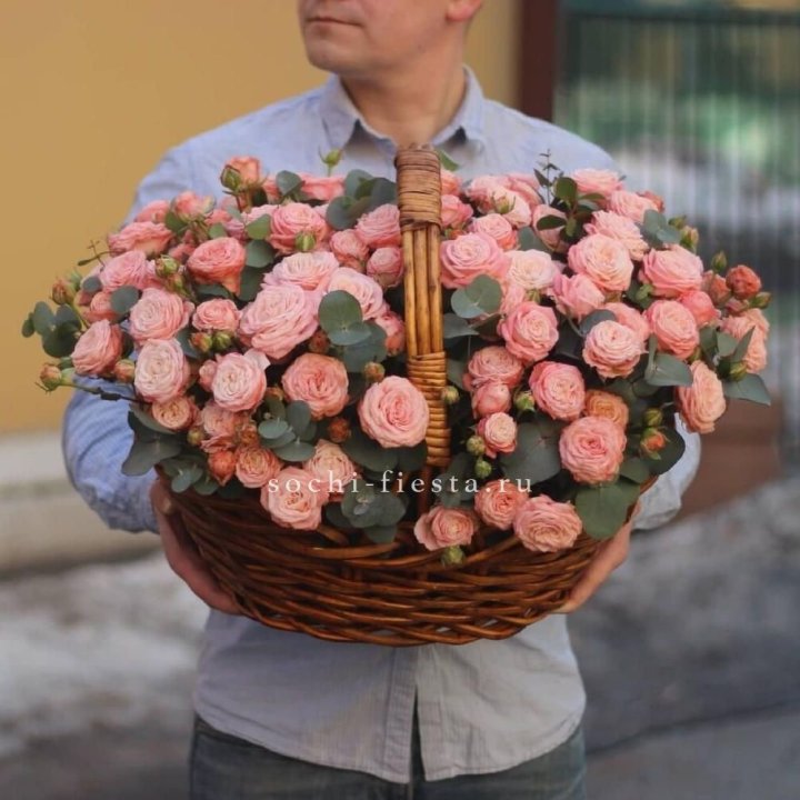 Корзина из 101 пионовидной розы в Нижнем Тагиле