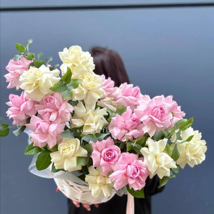 25 Французских роз в корзине в Нижнем Тагиле