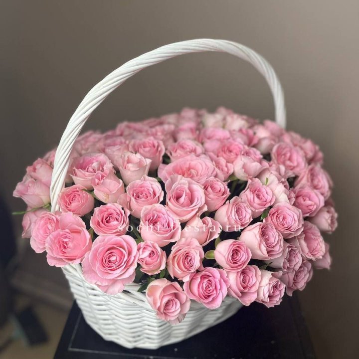 101 розовая роза в корзине в Нижнем Тагиле
