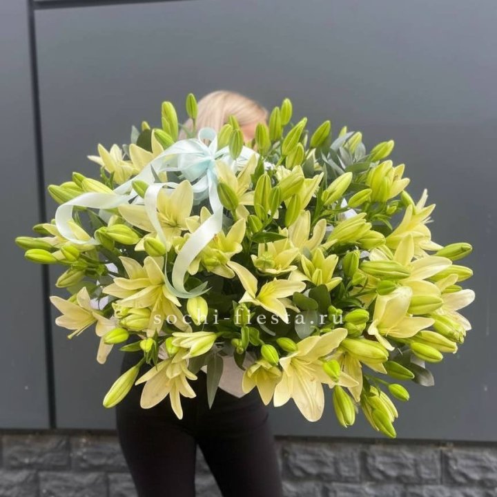 Лилии в корзине в Нижнем Тагиле