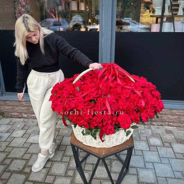 201 французская красная роза в Нижнем Тагиле
