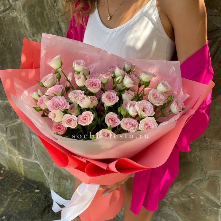 Розовые кустовые розы в Нижнем Тагиле