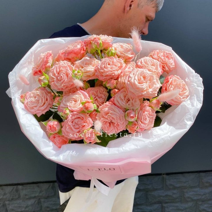 Пионовидные розы Мадам Бомбастик в Нижнем Тагиле