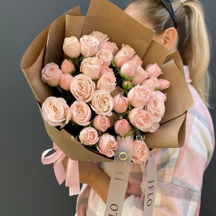 Кустовые розы Бомбастик в крафте в Нижнем Тагиле