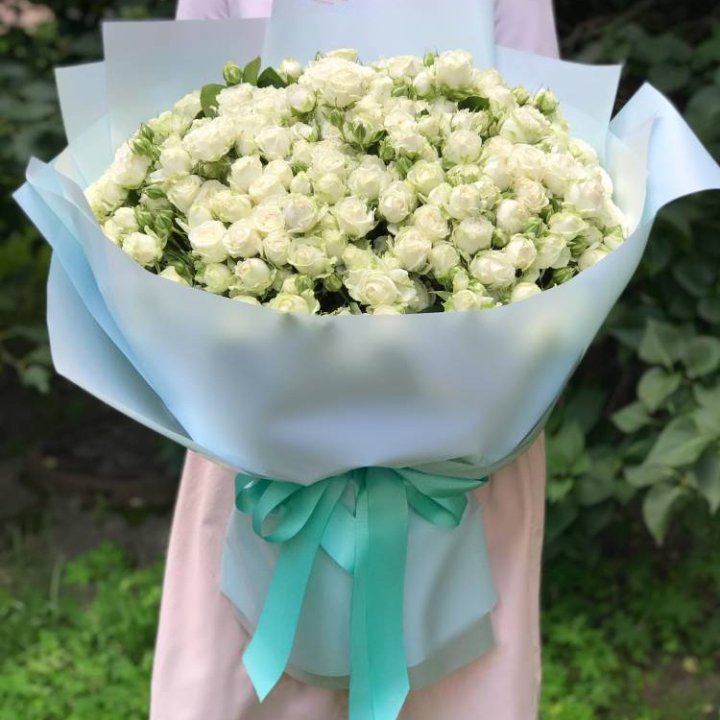 51 белая кустовая роза в Нижнем Тагиле