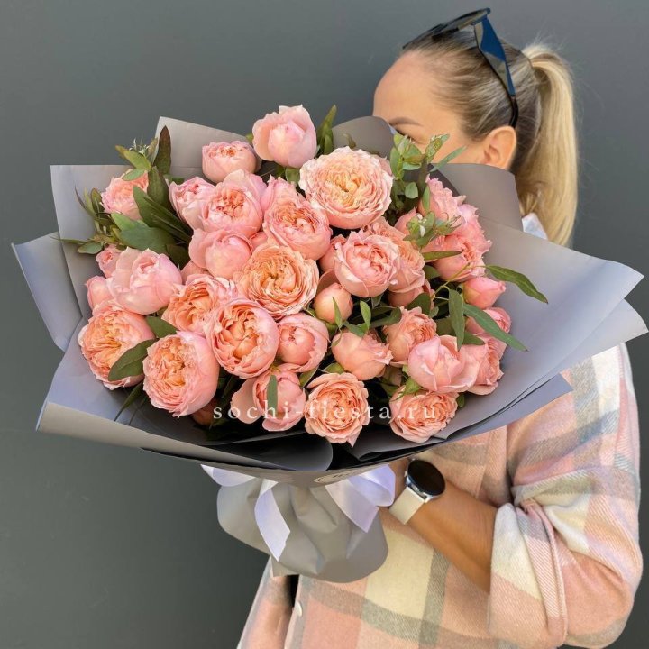 Букет с пионовидными розами "Пивайн" в Нижнем Тагиле