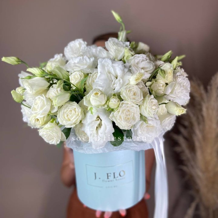 Бокс кустовых роз и эустомы  в Нижнем Тагиле