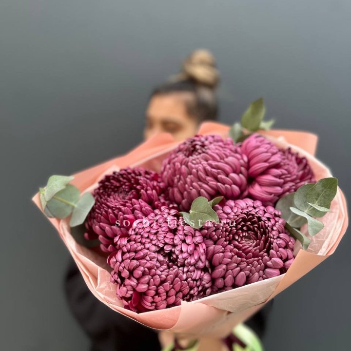 Хризантемы  Бигуди  в Нижнем Тагиле