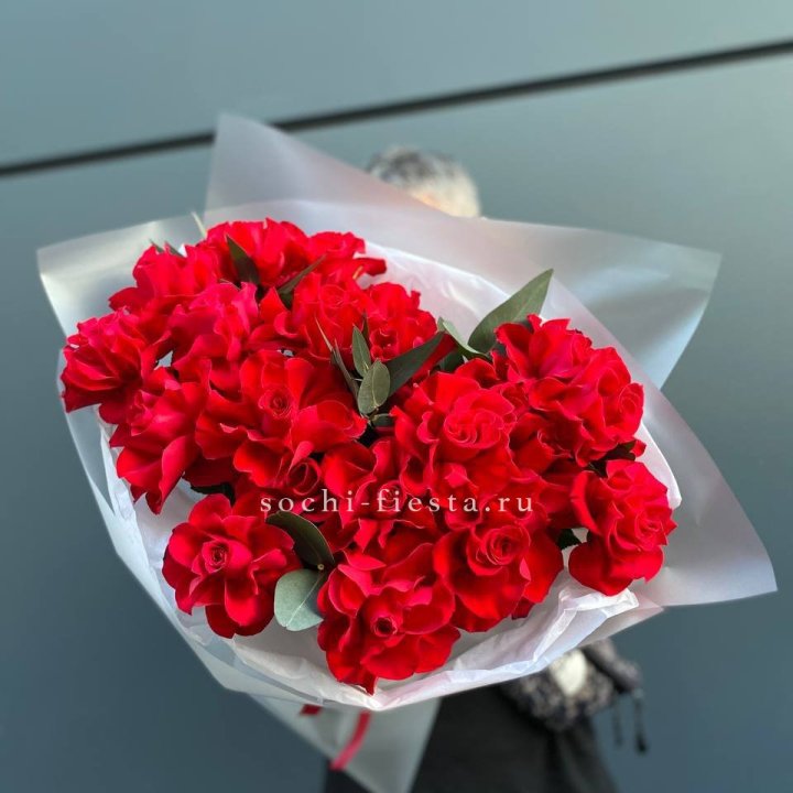 21 Красная французская роза в Нижнем Тагиле
