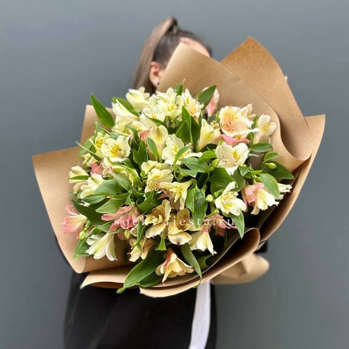 Букет альстромерий в крафте в Нижнем Тагиле