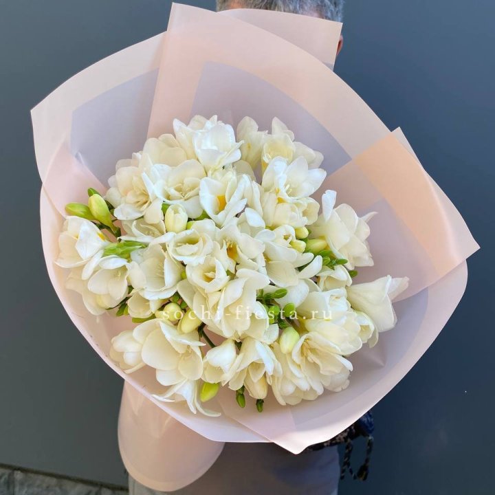 Букет белых фрезий  в Нижнем Тагиле