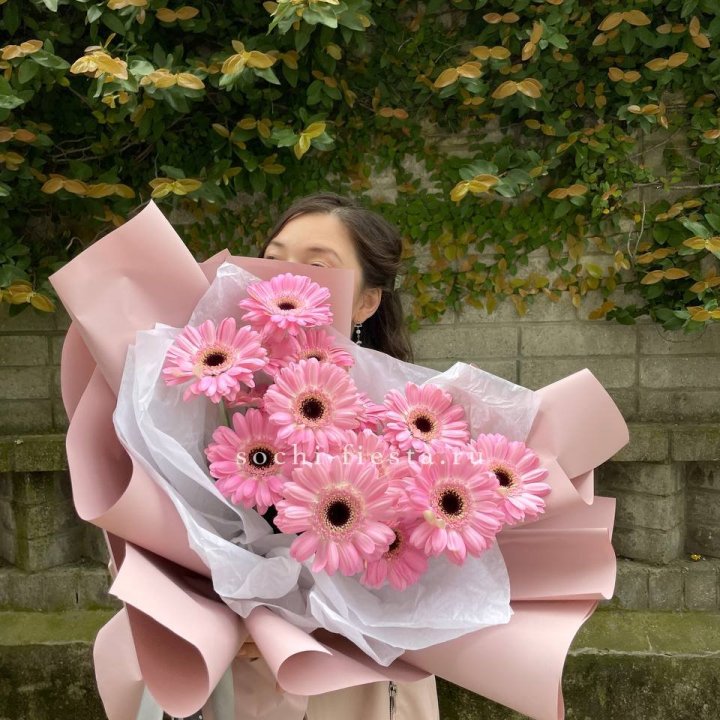 13 розовых гербер в Нижнем Тагиле