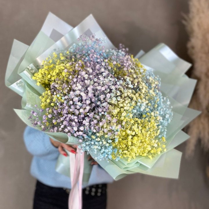 Букет радужных гипсофил в Нижнем Тагиле