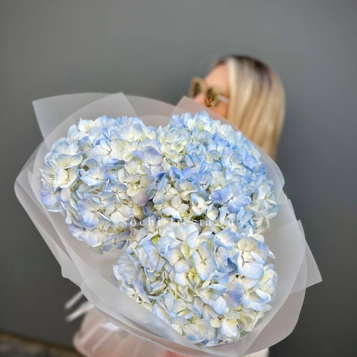 Букет из 3 голубых гортензий  в Нижнем Тагиле