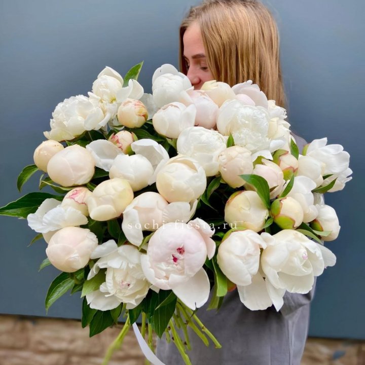 Охапка пионов в Нижнем Тагиле
