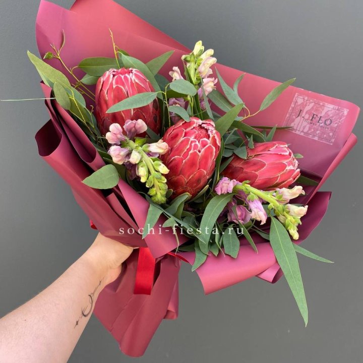 Букет из протеи "Квин" в Нижнем Тагиле