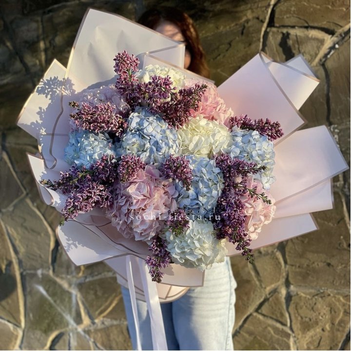 Букет гортензии с сиренью в Нижнем Тагиле