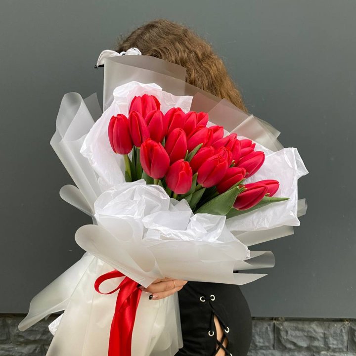  25 красных воздушных тюльпанов в Нижнем Тагиле