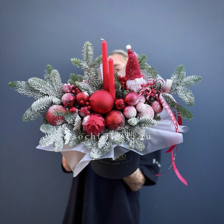 Композиция "Мери крисмас ред" в Нижнем Тагиле