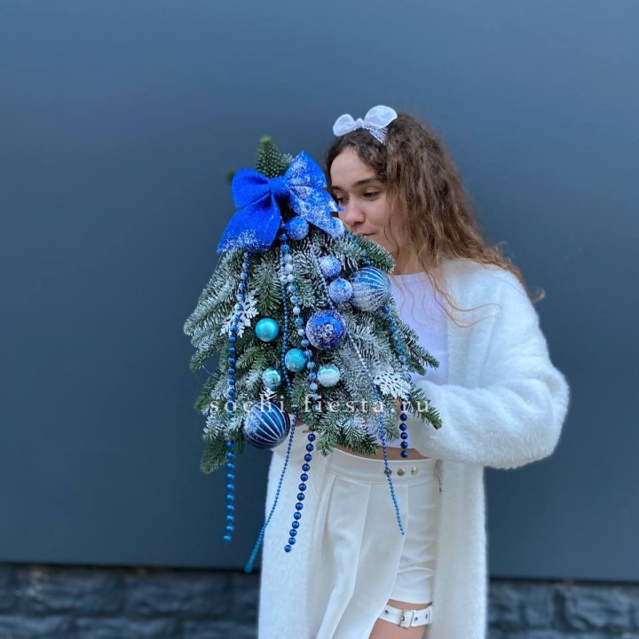 Новогодняя елочка "Блю" в Нижнем Тагиле