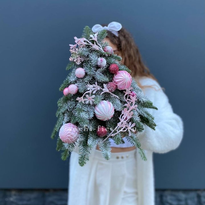 Новогодняя елочка "Розе" в Нижнем Тагиле