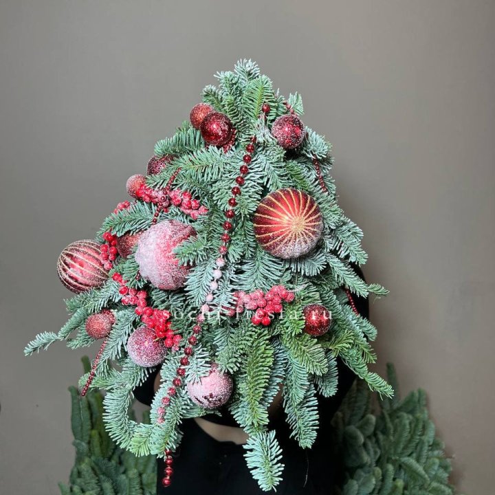 Ёлка красная в Нижнем Тагиле