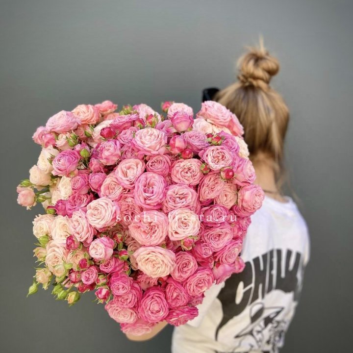 Охапка кустовых роз бомбастик пинк в Нижнем Тагиле