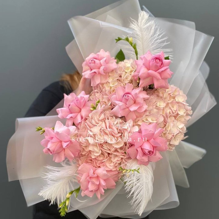  Букет  из гортензий и розовых роз в Нижнем Тагиле