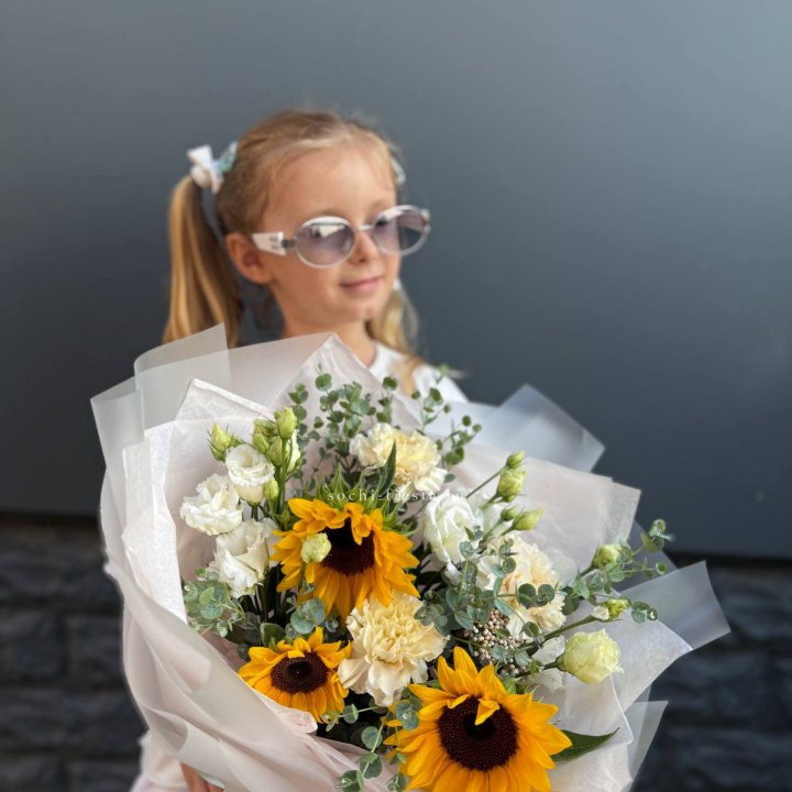  Букет  из стойких цветов с подсолнухами в Нижнем Тагиле