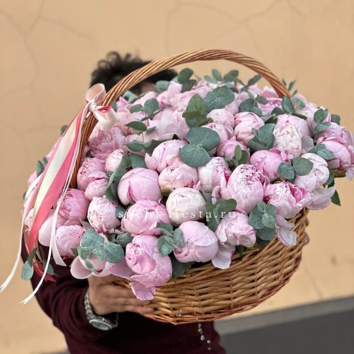 Корзина пионов "75" в Нижнем Тагиле