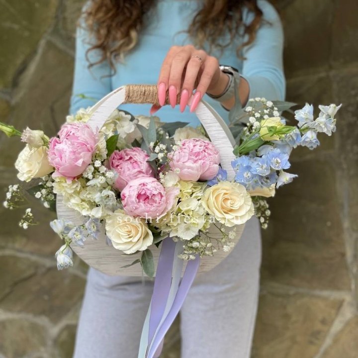 Ящик с пионами в Нижнем Тагиле