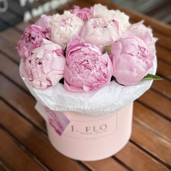 Цилиндр с пионами "Лилу" в Нижнем Тагиле