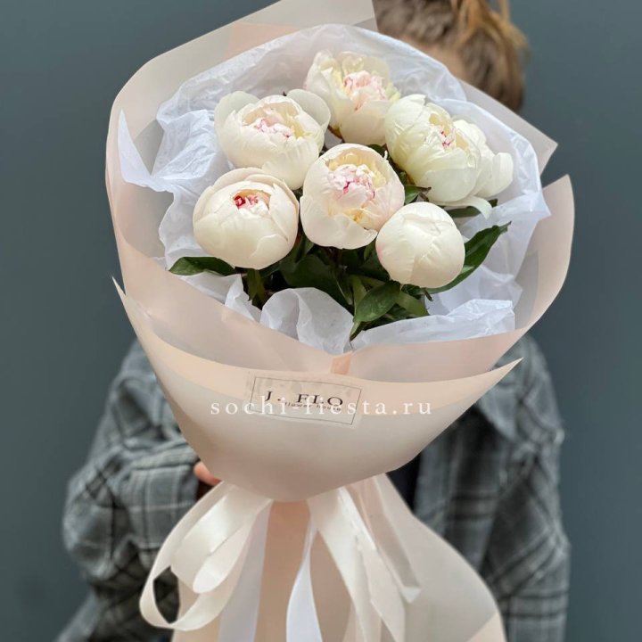 Букет белых пионов в Нижнем Тагиле