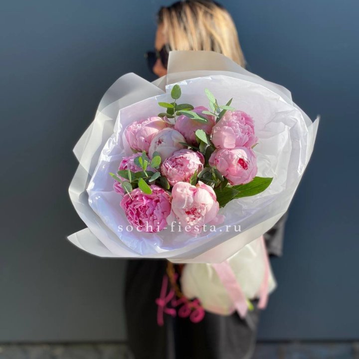 9 пионов с эвкалиптом в Нижнем Тагиле