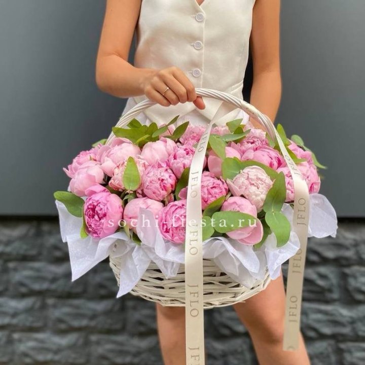 29 пионов в корзине в Нижнем Тагиле