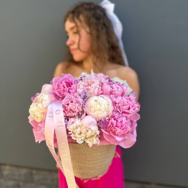 15 пионов в джутовом кашпо в Нижнем Тагиле