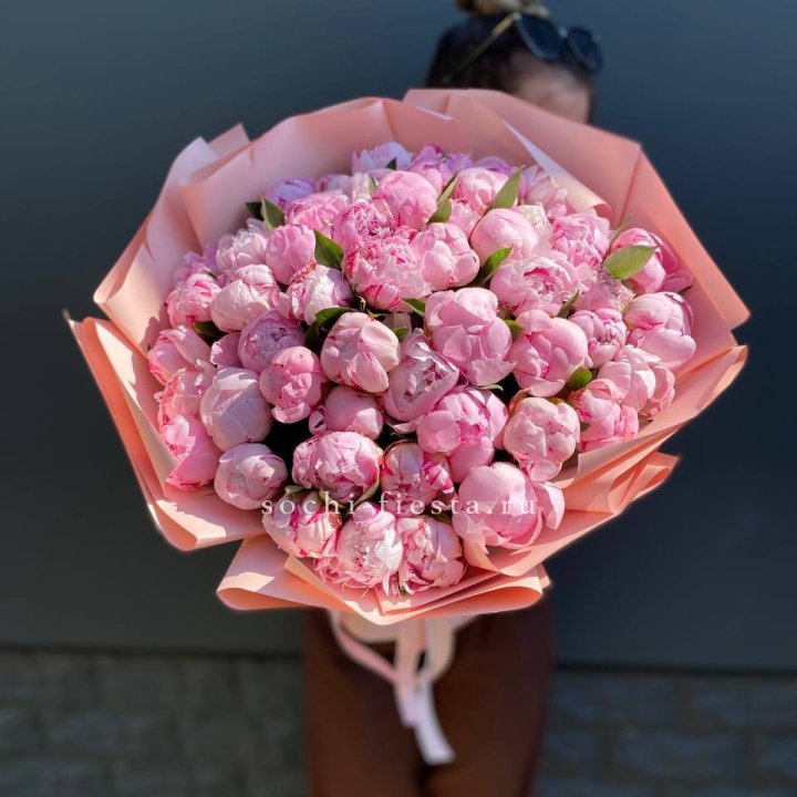 Нежный букет 51 пионов  в Нижнем Тагиле