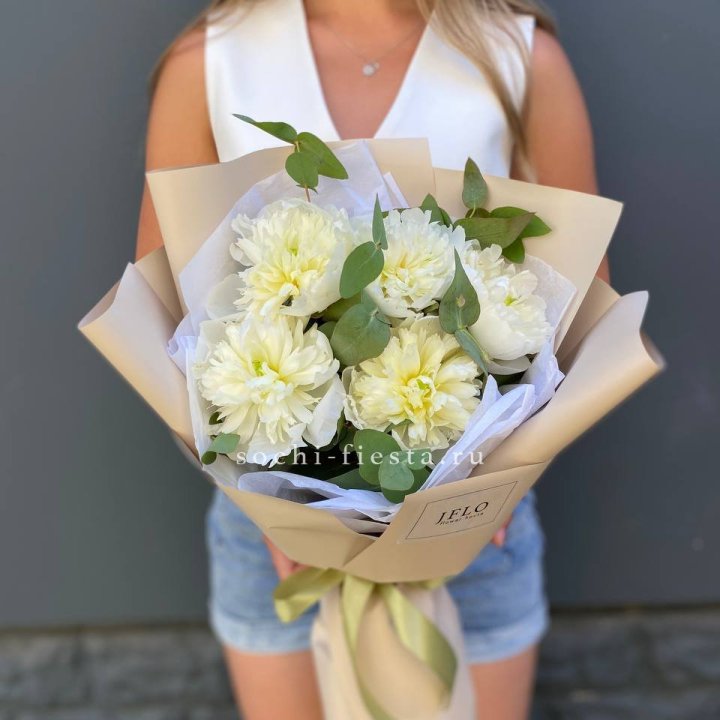  Букет белых пионов в Нижнем Тагиле