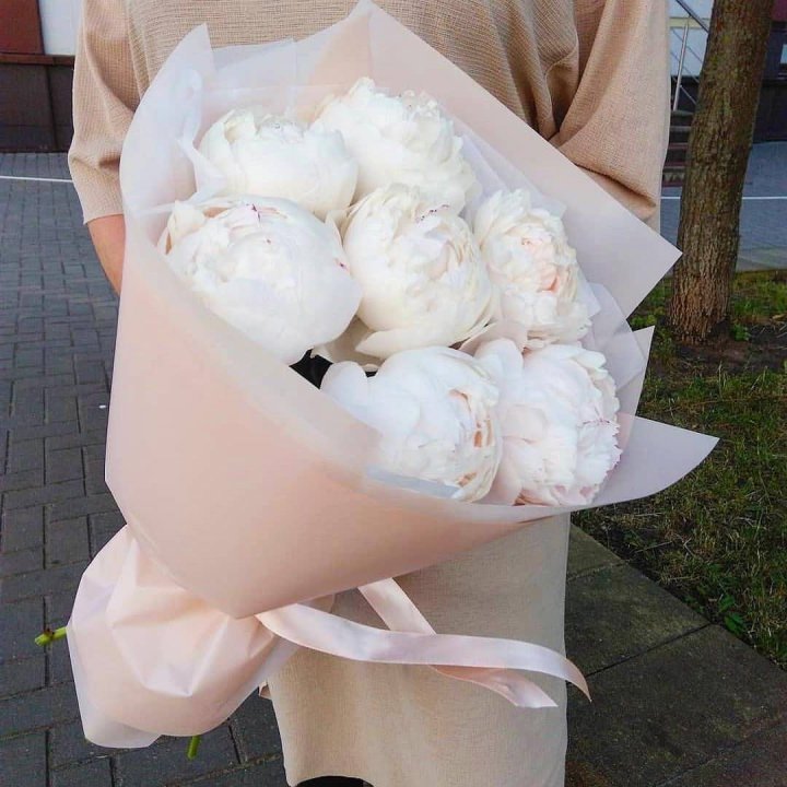 Букет белых пионов в Нижнем Тагиле