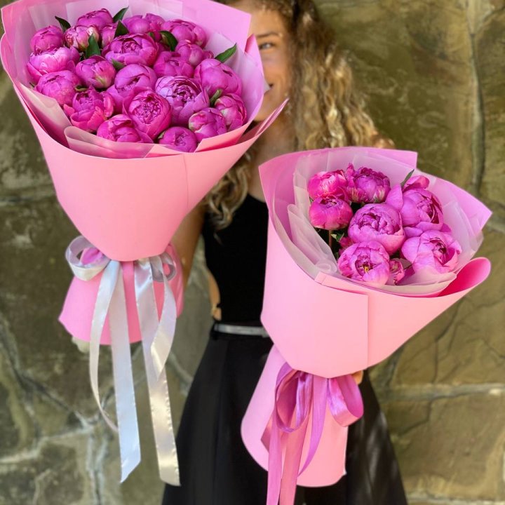 Букет ярких пионов  в Нижнем Тагиле