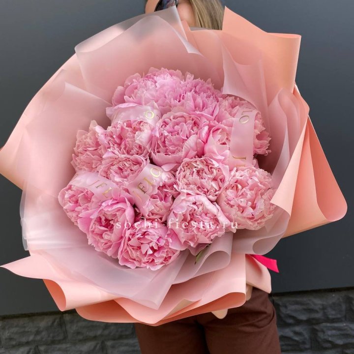 15 пионов "Монинг" в Нижнем Тагиле