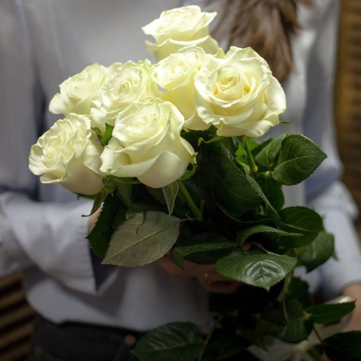 7 белых роз в Нижнем Тагиле