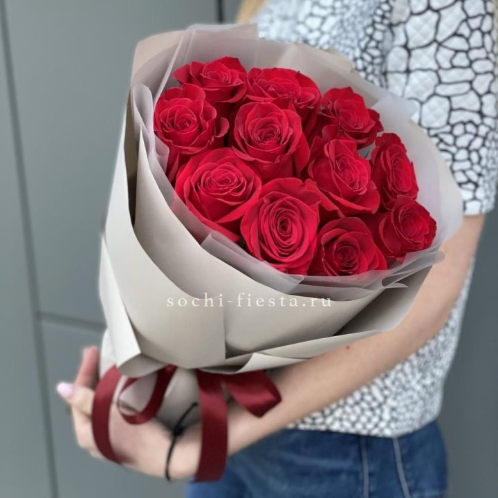 Букет красных роз "Рози" в Нижнем Тагиле