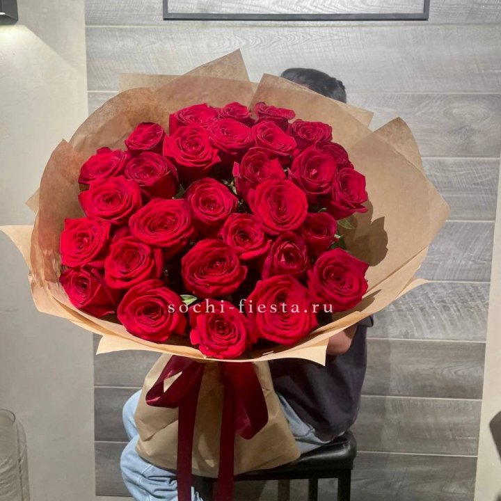 37 красных роз в крафте в Нижнем Тагиле
