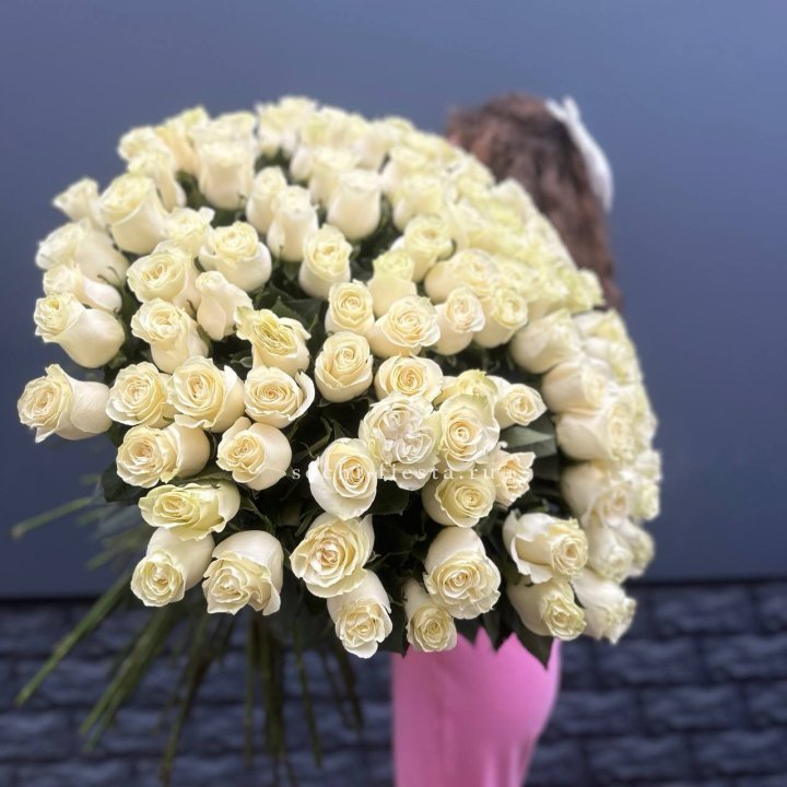 101 белая высокая импортная роза под ленту в Нижнем Тагиле